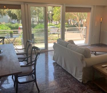 Palaio Faliro Apartment | Flisvos Marina refurbished apartment