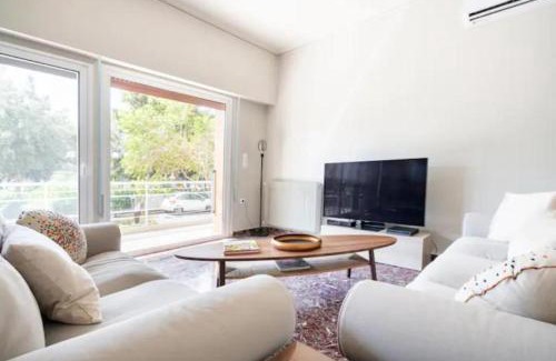 Palaio Faliro Apartment | Flisvos Marina refurbished apartment