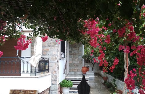 Argyroupoli House | Follow Yr Home! a breath away Metro St Argiroupolis