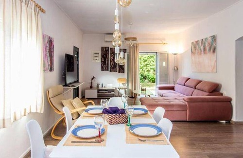 Lakithra House | House ∙ 3 bedrooms ∙ 7 guests