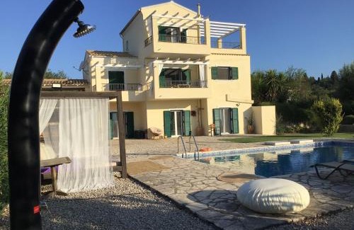 Limni Apartment | House Lantanna