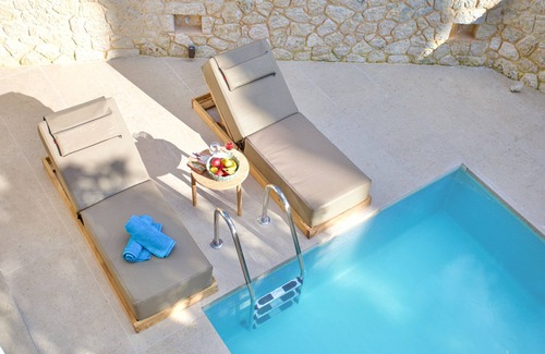 Kouramades Villa | Idyllic Escape: 2BR Corfu Villa, Heated Pool, 7 Mins to Airport