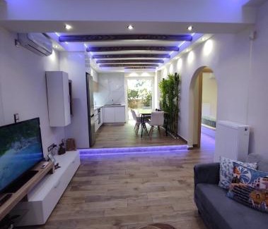 Palaio Faliro Apartment | Island 3siblings