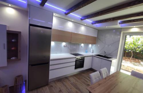 Palaio Faliro Apartment | Island 3siblings