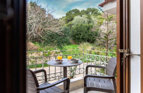 Argostoli Town Apartment | Katerina's Cozy Mountain View Apartment