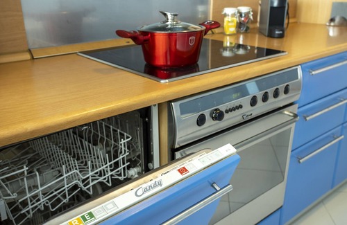 Neapoli Apartment | Kolonaki 2 Bedroom Balcony and Parking
