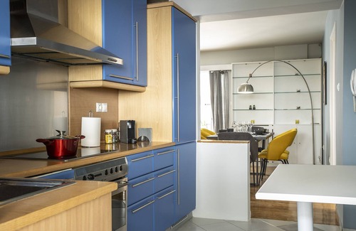 Neapoli Apartment | Kolonaki 2 Bedroom Balcony and Parking