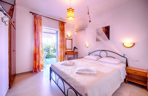 Agios Georgios Pagon Apartment | Kostas Ferienwohnung 10 - 300m vom Agios Georgios Strand entfernt