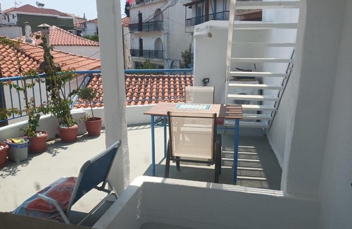 Skiathos Town House | LE BATEAU