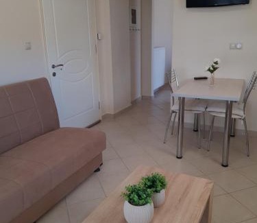 Anatolikos Sinikismos Apartment | Maridina's seaside apartment!