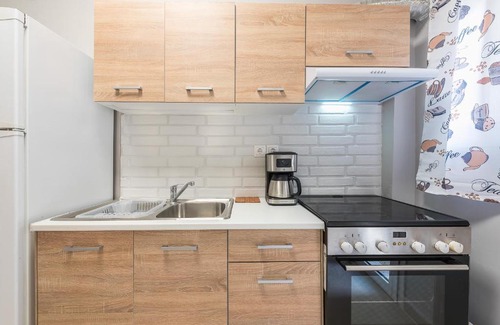 Ampelokipoi Apartment | Modern City Apartment by Cloudkeys