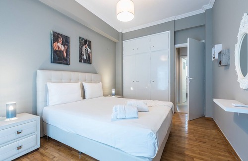 Ampelokipoi Apartment | Modern City Apartment by Cloudkeys