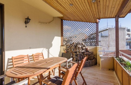 Mets Apartment | Neoclassical 122sqm Apartment under Acropolis
