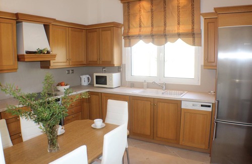 Nea Makri House | Nice home in Nea Makri with kitchen