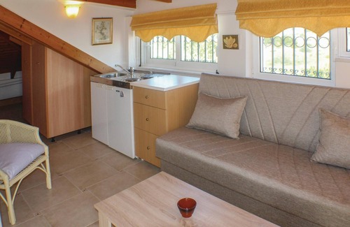 Nea Makri House | Nice home in Nea Makri with kitchen