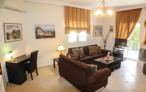 Nea Makri House | Nice Home In Nea Makri With Kitchen