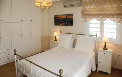 Nea Makri House | Nice Home In Nea Makri With Kitchen
