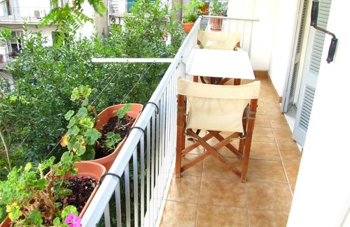 Ampelokipoi Apartment | No2 - Sunny 1-bedroom apartment