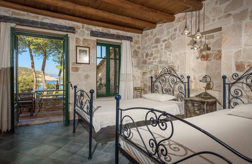 Korithi Bed & Breakfast | Nobelos Seaside Lodge