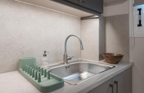 Attiki Apartment | Oculus Kolonos Suites by Live&Travel