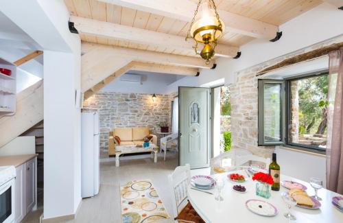 Lakka Villa | Olive Cottage