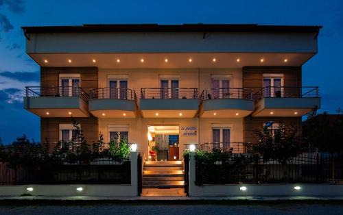 Katerini Apartment | Petite Sirene Studios