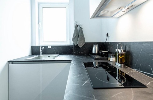 Ampelokipoi Apartment | Phaedrus Living Deluxe Kriel Suites 002