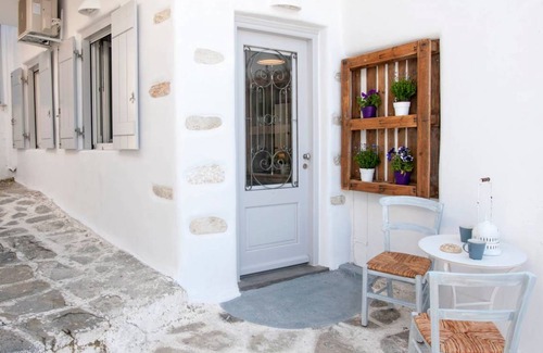 Parikia House | Portes View Traditional House