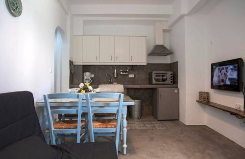 Parikia House | Portes View Traditional House