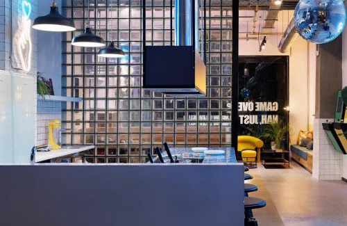 Omonia Hostel | Retroverse Hostel