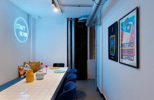 Omonia Hostel | Retroverse Hostel