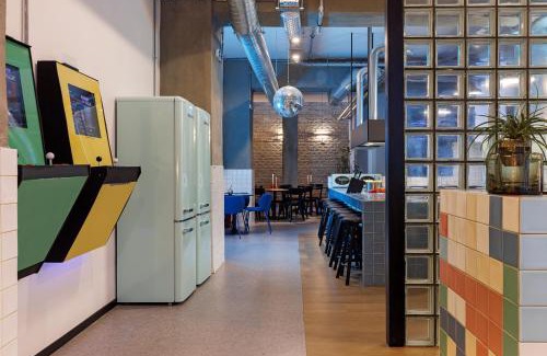 Omonia Hostel | Retroverse Hostel