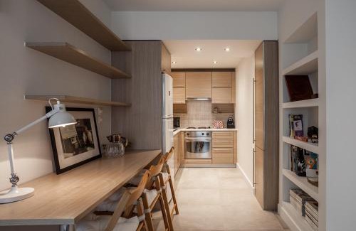Makrigianni Apartment | Right under the Acropolis