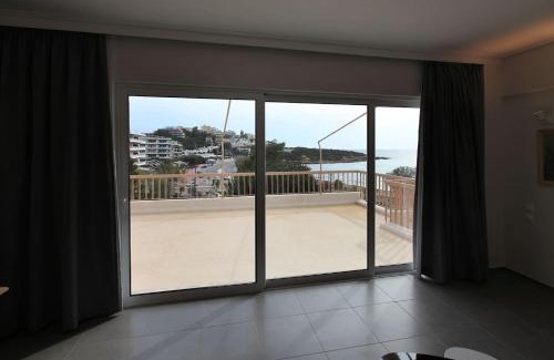 Saronida Apartment | Seaside Renovated Top Floor Apartment