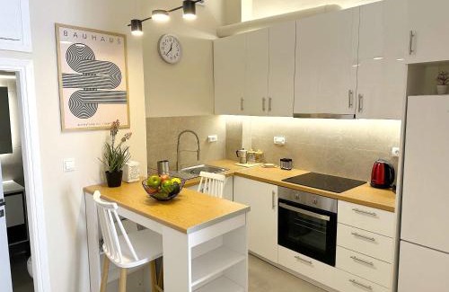 Kinosargous Apartment | Secret Garden by Acropolis - Athens Central Gem