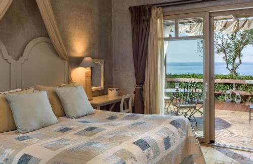 Afissos House | Six Keys