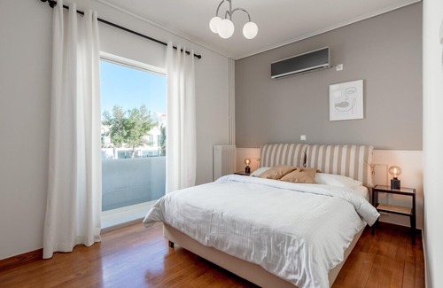 Glyfada Apartment | Sophisticated and spacious 3 bdrm apt in Glyfada center