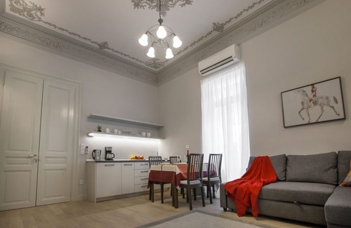 Plaka Apartment | Sophisticated apartment in Syntagma
