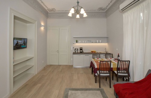 Plaka Apartment | Sophisticated apartment in Syntagma