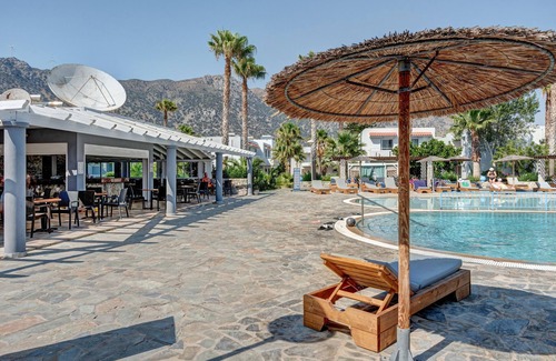 Kardamena Apartment | Studio Apartment 'Evripides Triple Room 2' with Shared Pool, Shared Garden and Air Conditioning