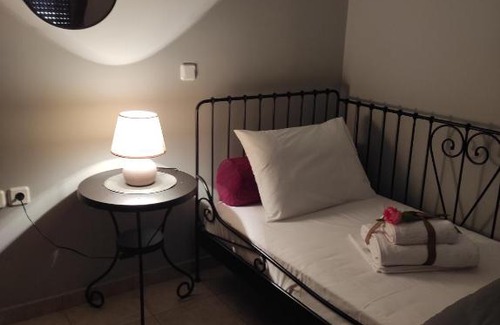 Spata-Artemida Apartment | Sucasa