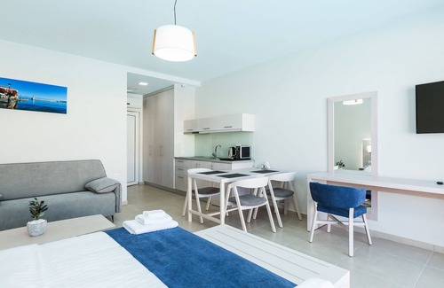 Plaka Apartment | Sun and Sea Plus Resort Hotel