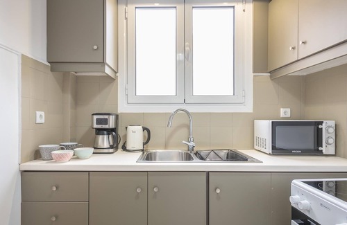 Ampelokipoi Apartment | Supreme Suite With Balcony by Cloudkeys