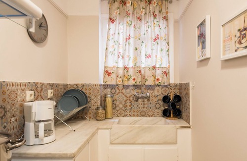 Plaka Apartment | Syntagma 3 bedroom sweet and practical apartment