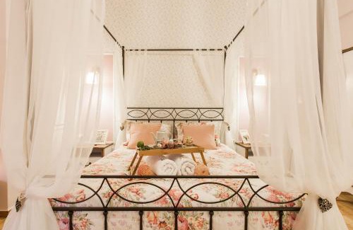 Plaka House | Syntagma private sweet safe double rooms with shared bathroom