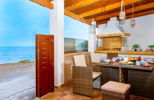 Skaleta Villa | Thalassa Beachfront Villa with private pool
