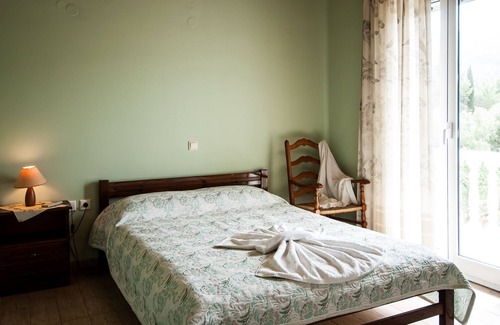 Laganas Condo | Thalia's Holiday House 4-bedroom apartment with attic