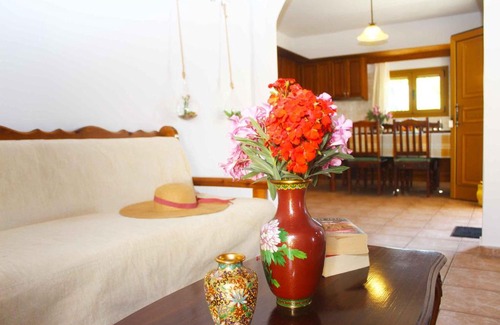 Pombia House | The house under Asterousia