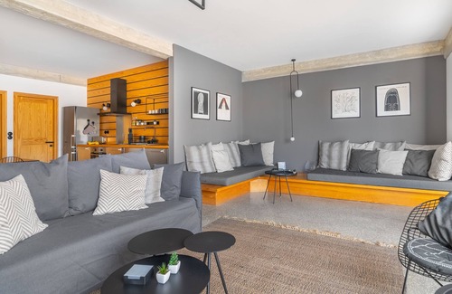 Plaka Apartment | TheHostMaster Picturesque Acropolis Hill Penthouse