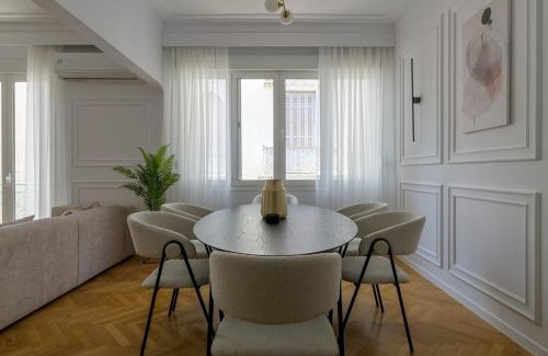 Plaka Apartment | Timeless Plaka Retreat